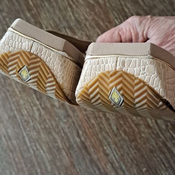 Volatile Vittoria Sandal Spring Serape Tan Croc Platform Flip Flop Wedge Size 10 - Picture 7 of 8